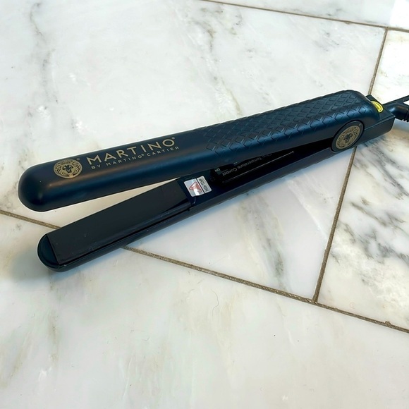 Martino by Martino Cartier 1.25” flat iron model number MCT3013 - Picture 1 of 6